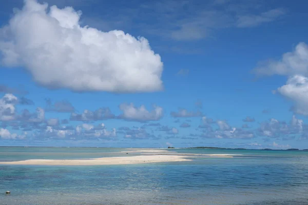 青い空の美しいビーチ — ストック写真