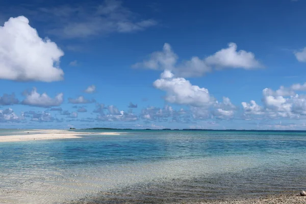 Bella Spiaggia Con Cielo Blu — Foto Stock
