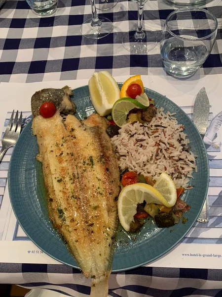 Balık sebze ve limon ile.
