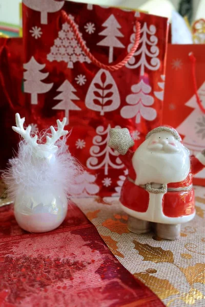 Weihnachten Hintergrund Mit Roten Und Weißen Dekorationen — Stockfoto