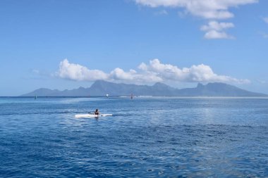 Güzel deniz manzarası ve göl.
