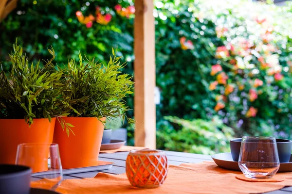 Mesa Jardim Com Acessórios Laranja Verão — Fotografia de Stock