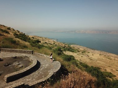 Golan Tepeleri ve Celile Denizi 'ndeki Ofir Gözcülerinin insansız hava aracı görüntüsü.