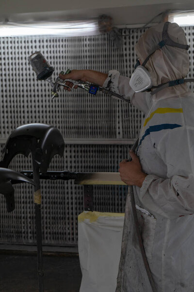 живопись в аэрозольной кабинке