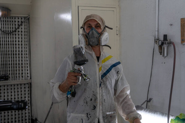 Художник готовится к рисованию