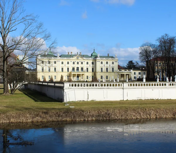2022 Bialystok Poland 歴史的なブラニツキ宮殿の公園からの眺め — ストック写真