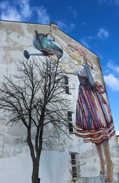 2022 Bialystok Poland Mural Una Chica Edificio Oide Con Una —  Fotos de Stock