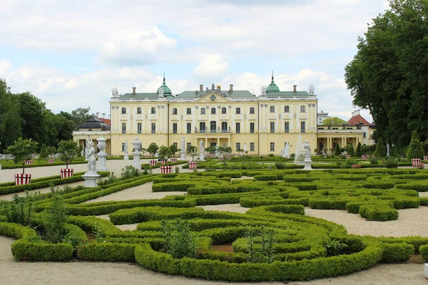 2022 Bialystokポーランド ブラニツキ宮殿の代表的な庭園 — ストック写真