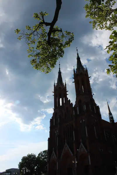 12.06.2022 Bialystok Poland.Gökyüzünün arka planında tarihi Farna Katedrali.