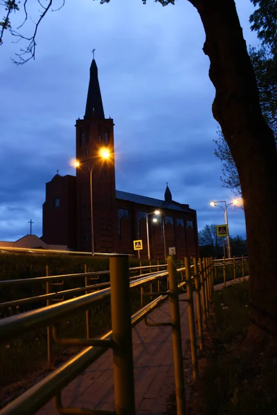 12.06.2022 Bialystok Poland.Gece Saint Florian kilisesindeki parktan görüntü.