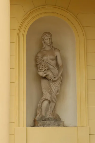 2022 Bialystok Poland Sculpture Woman Flowers Palace — Photo
