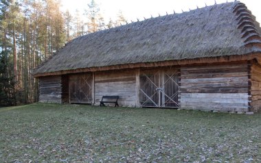 20.10.2022 Bialystok Poland.Belediye açık hava müzesindeki eski köy ahırı..