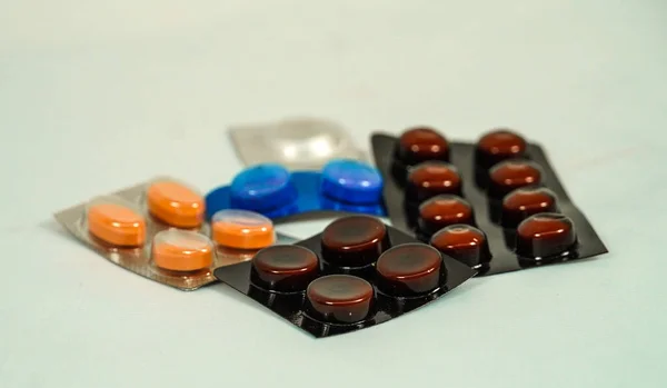 Pílulas Vitaminas Coloridas Cápsulas Ampolas Medicamentos — Fotografia de Stock