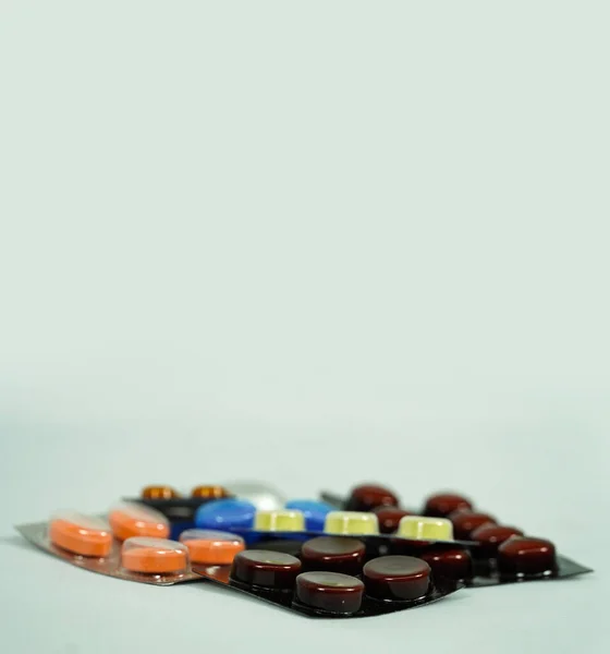 Pílulas Vitaminas Coloridas Cápsulas Ampolas Medicamentos — Fotografia de Stock