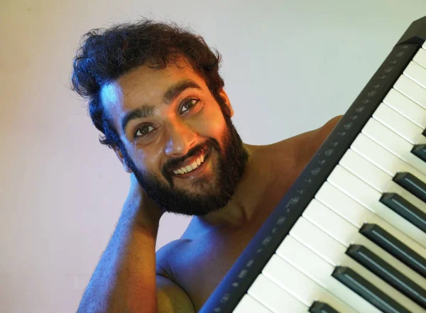 Homem Está Tocando Flauta Instrumento Musical — Fotografia de Stock