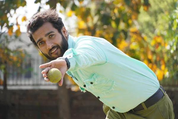 Kriket Maçında Her Şeyi Yakalayan Adam Başında — Stok fotoğraf