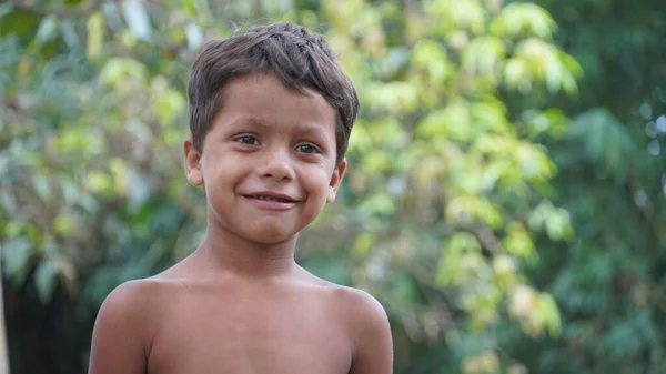 Niño Pobre Sonriendo Imágenes Niños — Foto de Stock