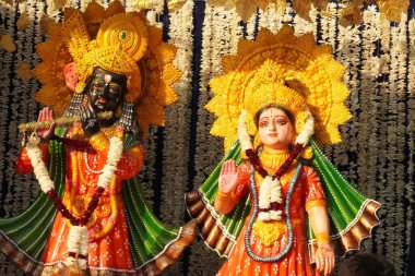 Janmasthmi sırasında Radha Krishna heykeli