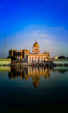 Bangla Sahib Gurudwara Sihler için Dini bir yer