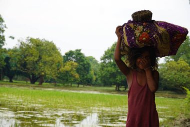 Köyde çalışan çocuklar.