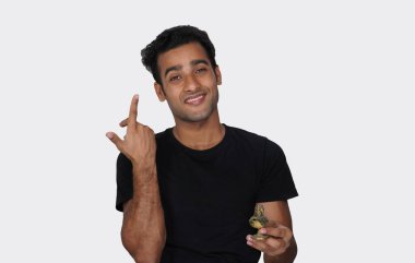 Sihirli lambası olan bir adam.