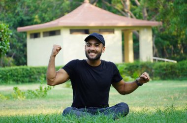 Bir adam ev aldı ve kendini başarılı hissetti.