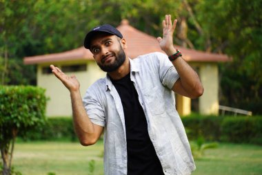 Heyecanlı bir adam imajı Newar House