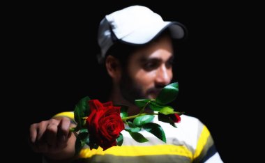 Gül seçici odak geçmişe sahip çocuk