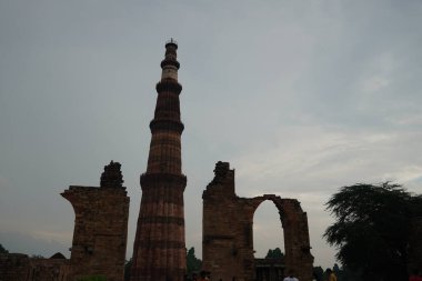 Kutub Minar- Kutup Minar Yolu, Delhi resim - seyahat görüntüsü
