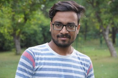 Hintli genç işsizlerin portresi