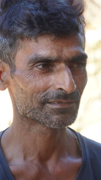 Yaşlı bir adam şöyle düşünüyordu: