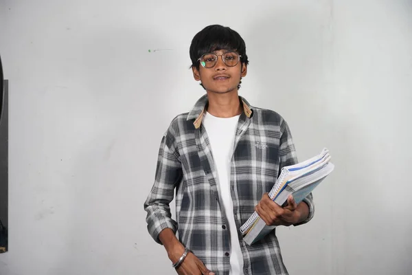 Estudiante Indio Con Libros Bolsa Para Estudiantes Universitarios —  Fotos de Stock