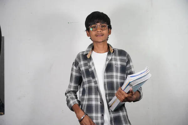 Indian Student Med Böcker Och Väska Går För College Studenter — Stockfoto