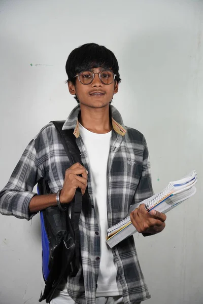 Indischer Student Mit Büchern Und Tasche Für College Studenten — Stockfoto