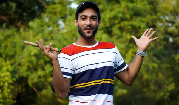 Adam Bansuri Flütü Hint Rüzgarı Enstrümanıyla Mutlu — Stok fotoğraf