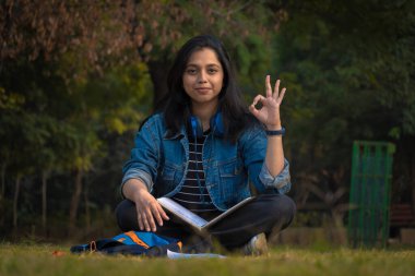 Bu kitap el ifadesini göstermek için çok güzel.