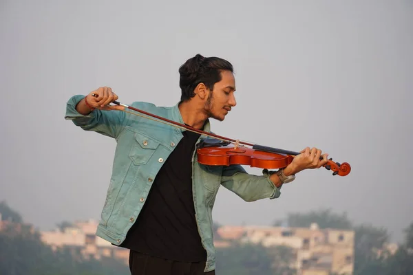 바이올린 연주하는 음악가 음악적 음악가의 — 스톡 사진