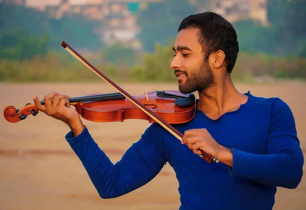 바이올린 연주하는 음악가 음악적 음악가의 — 스톡 사진