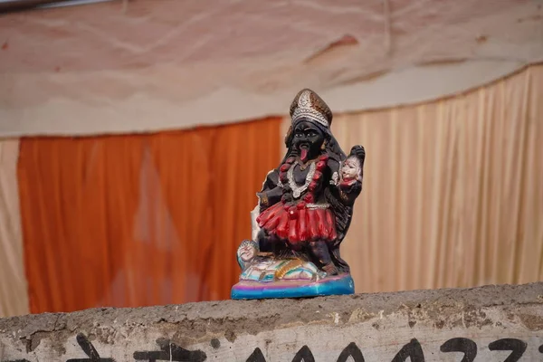 Maha Kali Σπασμένο Άγαλμα Έξω Από Την Πόρτα — Φωτογραφία Αρχείου