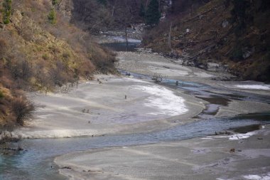 Tepelik bölgede dondurucu su