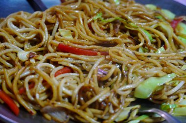 Hint Chow Mein 'ine yakından bak.
