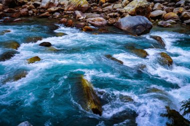 Himachal Pradesh resminin şelale görüntüsü