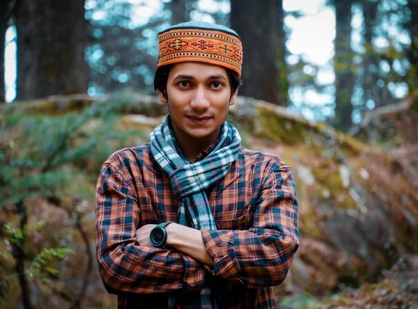 Indien Pahadi Boy Bär Himachali Cap — Stockfoto