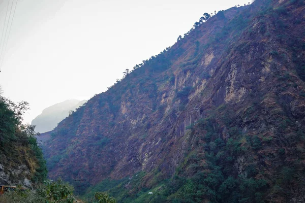 多山的山间草原 — 图库照片