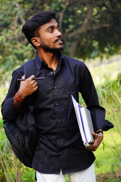 Індійський Студент Імітатор Йде Коледжу Книжками Назад — стокове фото