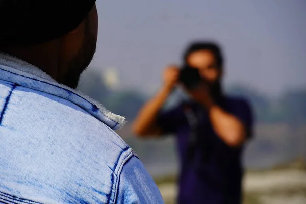 Kameramen Mengambil Gambar Dengan Kamera — Stok Foto