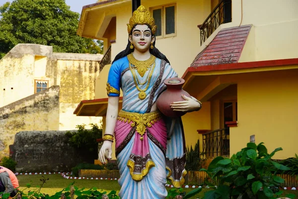 公园里的印度教女神Ganga雕像 — 图库照片