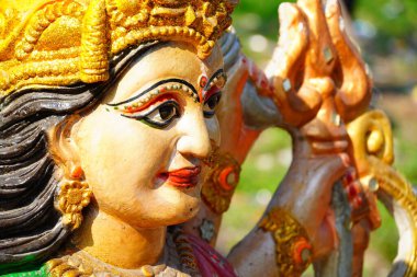 Navratri ve Durga pooja kavramı Hint tanrıçası Sherawali Maa 'nın heykeli