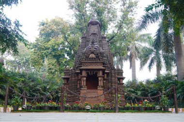 Konark Güneş Tapınağı, Hindistan 'ın Odisha eyaletinde, Jagannath Puri' nin 35 km kuzeydoğusundaki Konark şehrinde yer almaktadır..