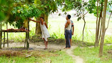 Kırsal kesimdekiler sahada duruyor.